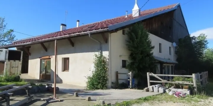 A 30 mn de Vallorbe,  maison mitoyenne de 6.5 pièces avec dépendances