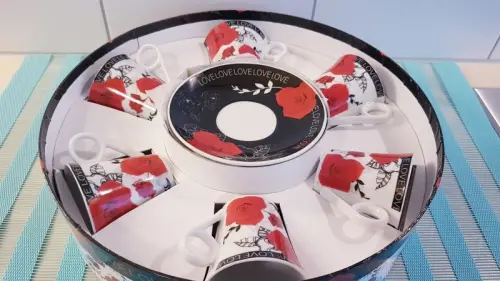 Set pour café de 6 tasses et 6 dessous CHF 25.– à Lausanne
