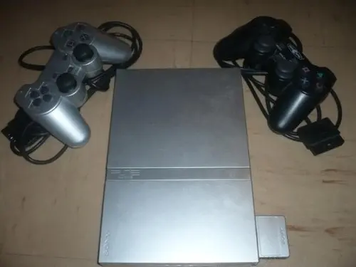 Ps2 slim grise + 2 manettes + carte memo à jura