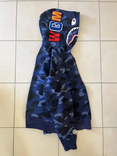 BAPE Original Blue Camo WGM shark hoodie jacket à Reconvilier