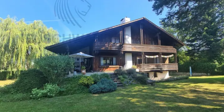 Magnifique et imposante Maison dans un cadre de verdure idillyque