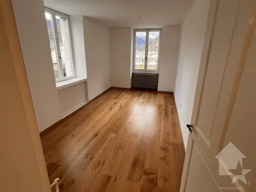 Joli 2.5 pièces, complètement rénové avec un garage box à Chippis