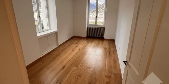 Joli 2.5 pièces, complètement rénové avec un garage box