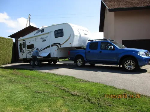 Flagstaff + Nissan Navara à Carrouge