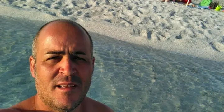 Homme de 40 cherche amitié et plus loin le vrai amour
