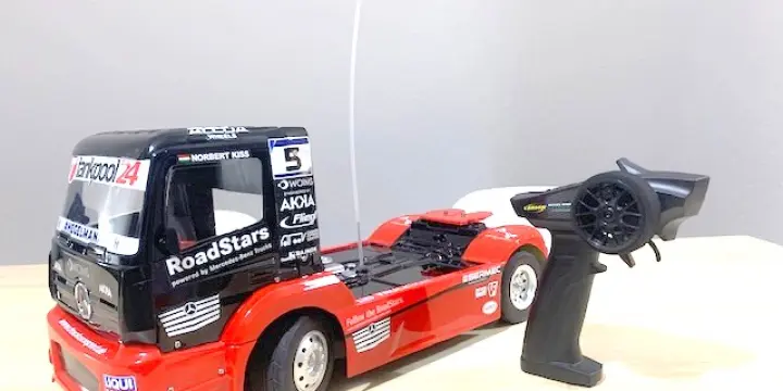 Camion Mercedes Tamiya , neuf.