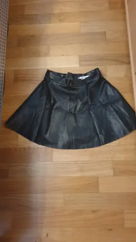 Jupe en cuir noir H&M T140 (9/10) 8.- à Renens
