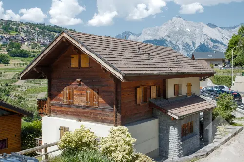 Chalet de 5.5 pièces avec cachet, 180 m2, situation ensoleillée