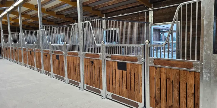 Boxes pour chevaux & Boxes d’écurie - Aménagement équestre | Grilles de box