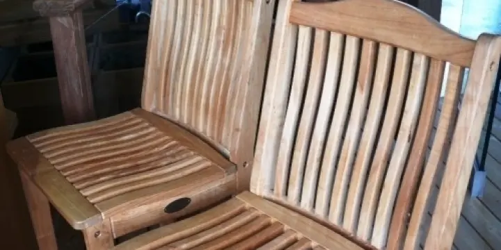 Chaises de bar en teck