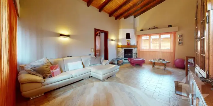 Appartement 4.5 pièces avec garage + place de parc, petite PPE 2 appts