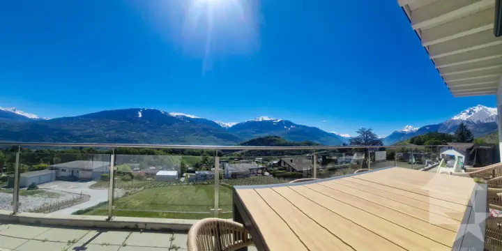 Superbe attique de 5.5 pièces, magnifique vue, calme et ensoleillé