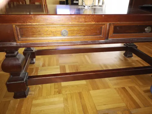 Table en bois massif à Renens