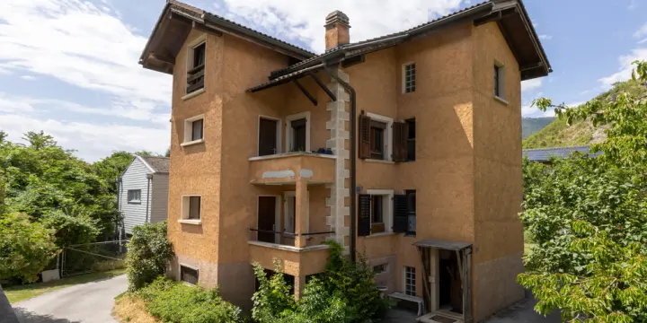 A LOUER MAGNIFIQUE APPARTEMENT 3.5 PCES A GRANGES
