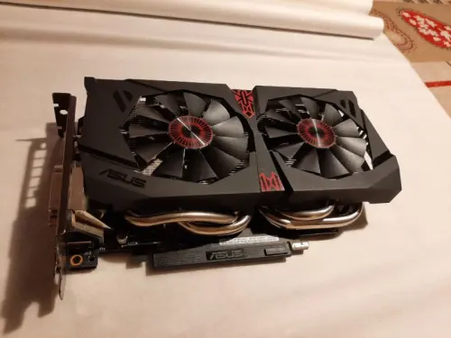 Asus GTX 960 strix DC2OC à Nyon