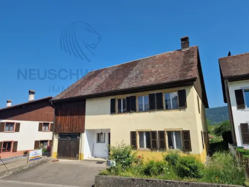 Maison villageoise de 5.5 pièces sur parcelle de 2'476m² avec écurie à Corban