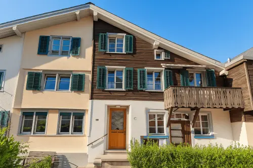 Renditeobjekt mit attraktiver 5 % NETTO-RENDITE à Glarus Nord