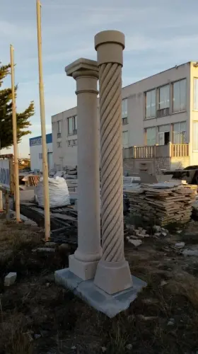 COLONNES DE PIERRES NATURELLES à VILAR  FORMOSO