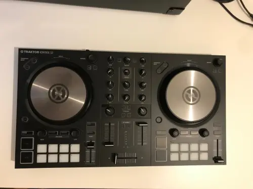 Native Instruments TRAKTOR KONTROL S2 MK3 à Lausanne