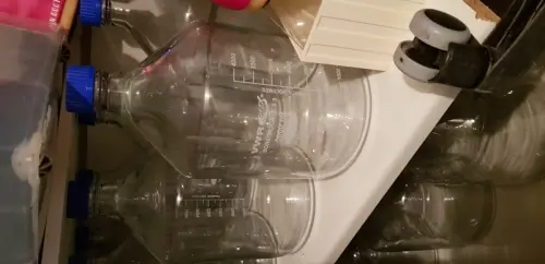 Bouteilles  de 5 et 10 litres à vendre à Dudingen