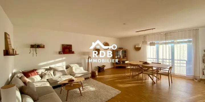 Appartement de 4 pièces au 4ème étage situé à Petit-Lancy 1213