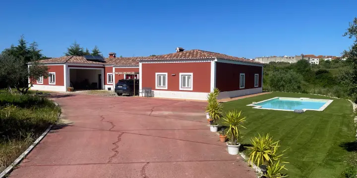 Villa au Portugal 5 pieces, calme avec Piscine. Vue imprenable.
