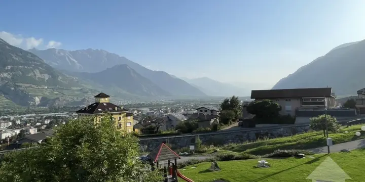 Appartement 4,5 pces de 133m2 avec jardin de 176m2 et 2 places de parc