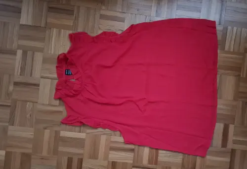 Blouse Shein rouge sans manche à Moutier