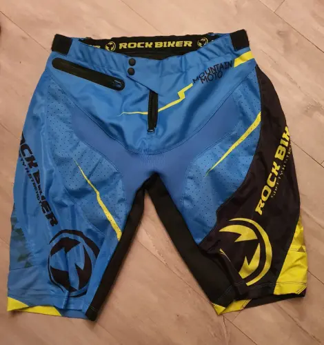 Ensemble VTT neufs taille M/L à Vesin