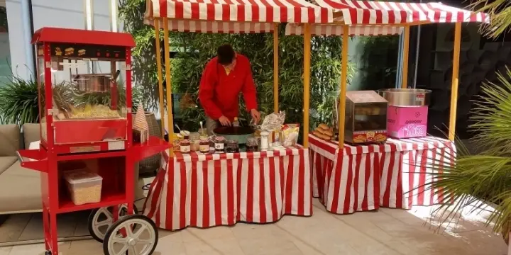 Barbe à papa, chocolat, pop-corn hot dog