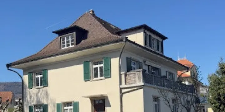 Maison de maître avec un logement un local commercial
