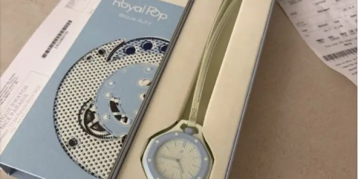 Swatch Royal Pop Blaue Acht