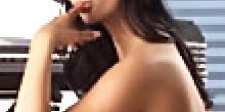 Vanessa je suis brune aux yeux marrons 