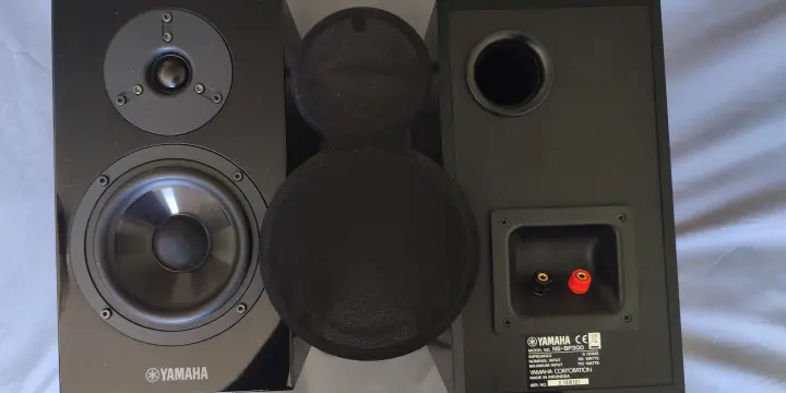 Yamaha NS-BP300 – Paire d’enceintes Hi-Fi avec câbles