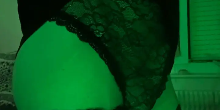 Jeune homme aime lingerie