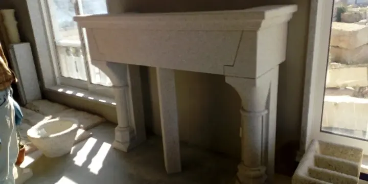 FOYER EN PIERRE NATURELLE
