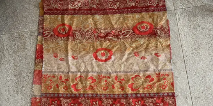 Echarpe beige camel avec fils dorés et argentés