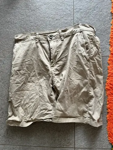 Short beige Madison taille 34 à Nyon