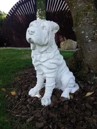 A vendre : Chien en pierre genre "Sharpei", Dog... à Vuisternens-en-Ogoz