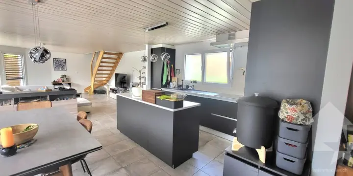 Villa / immeuble de 2 appartements 1x 3.5 pces en duplex + 1x studio