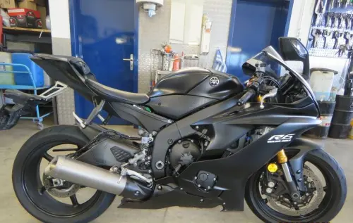 YAMAHA YZF-R6 ABS, NOIR, à sabres