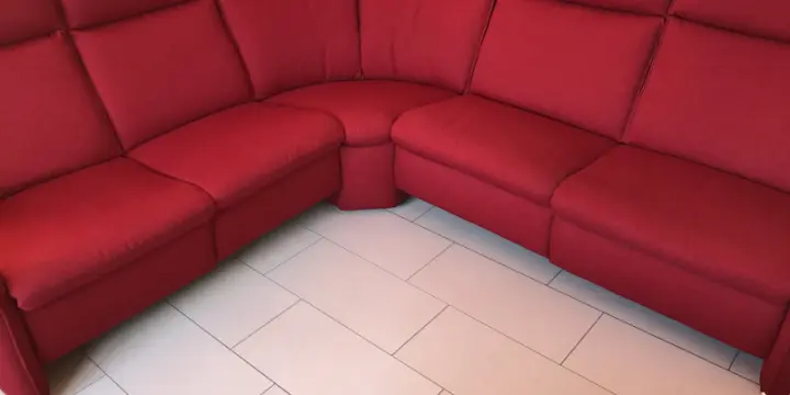 Canapé d'angle rouge