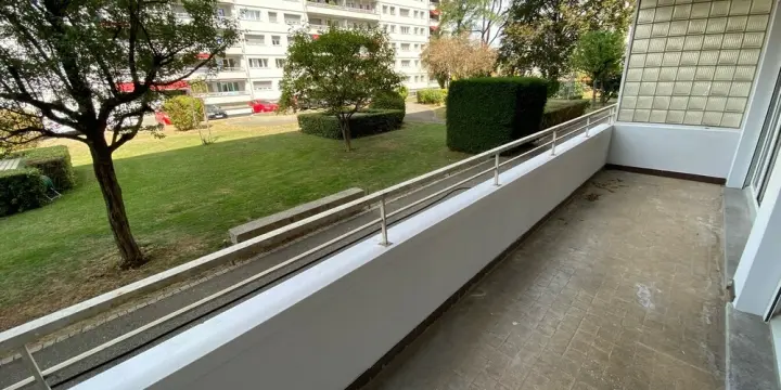 Très beau 6 pièces rénové avec 4 chambres et 2 balcons à Lancy