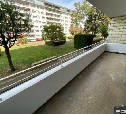 Très beau 6 pièces rénové avec 4 chambres et 2 balcons à Lancy