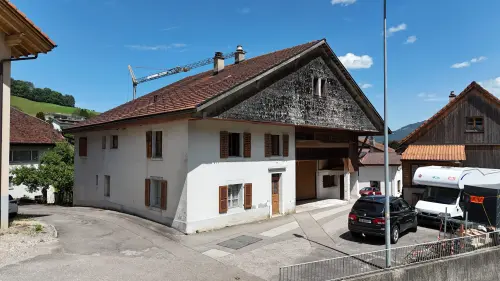 À vendre à Perrefitte maison de 7.5 pièces à rénover à Perrefitte