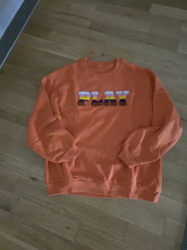 Sweat orange en très bonne état taille taille L 4.- à Renens