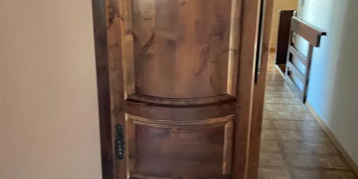 A vendre armoire vaudoise