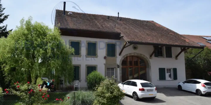 Maison villageoise de 3 appartements sur parcelle de 3579 m2
