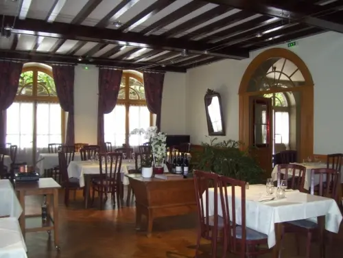 Hotel, Bar,Restaurant à Randan
