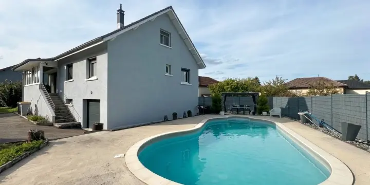 Maison - 6 pièces - 170m² à DELLE (90-FR)